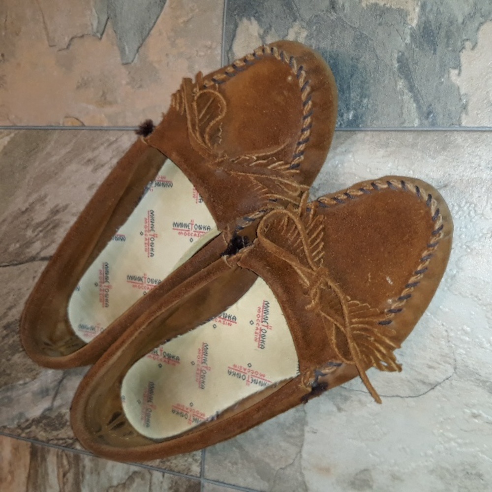 Worn Minnetonka Kilty Moccasins Size 8